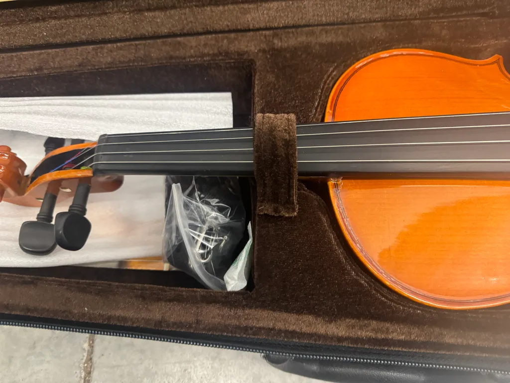 never used sealed 4/4 violin with case and rosin  photo 1