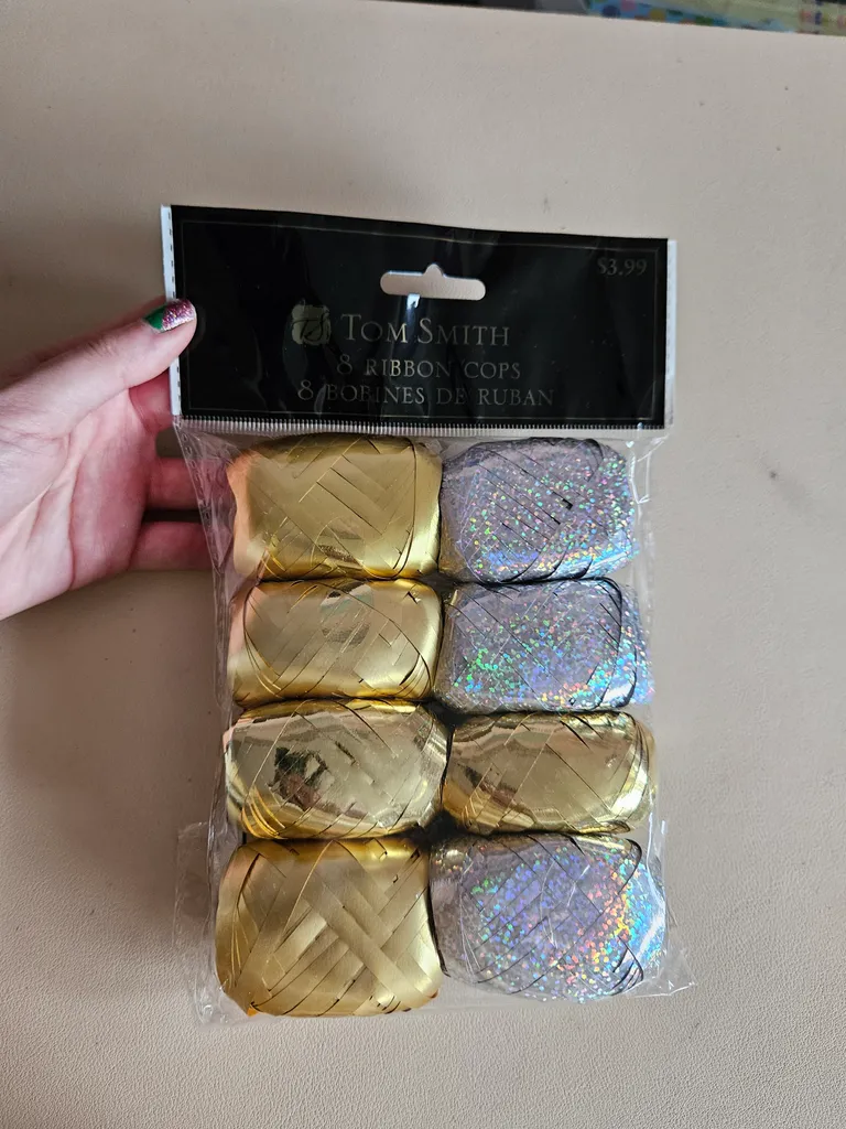 Gift wrapping ribbon photo 1