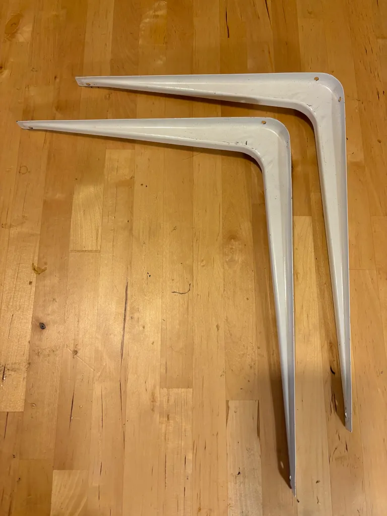 Shelf brackets photo 1