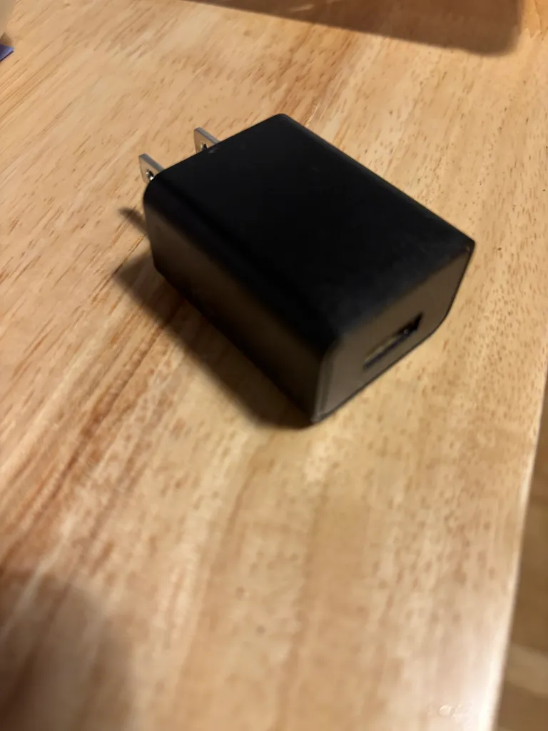 NEW USB wall charger  photo 1