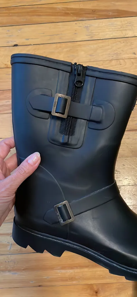 Totes size 10 rain boots ( Montreal)  photo 1