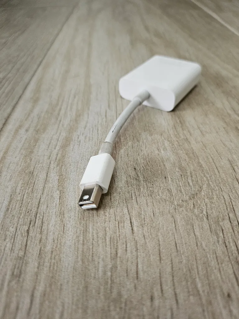 Mini DisplayPort to VGA adapter photo 1