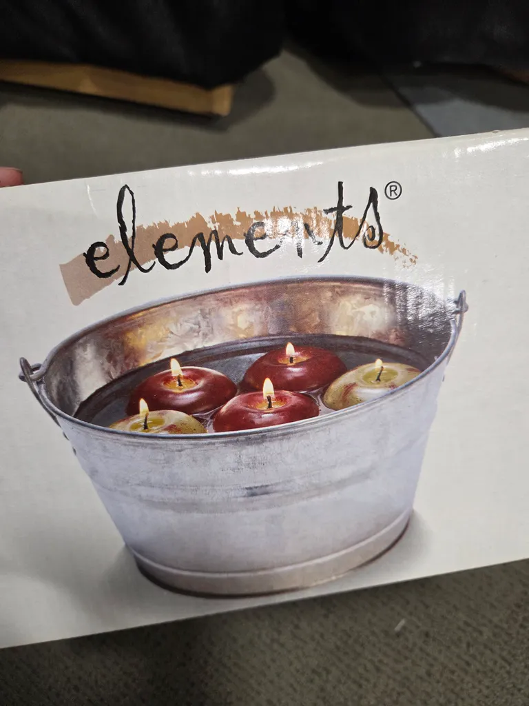 Bobbing for apples style floating candle set photo 1