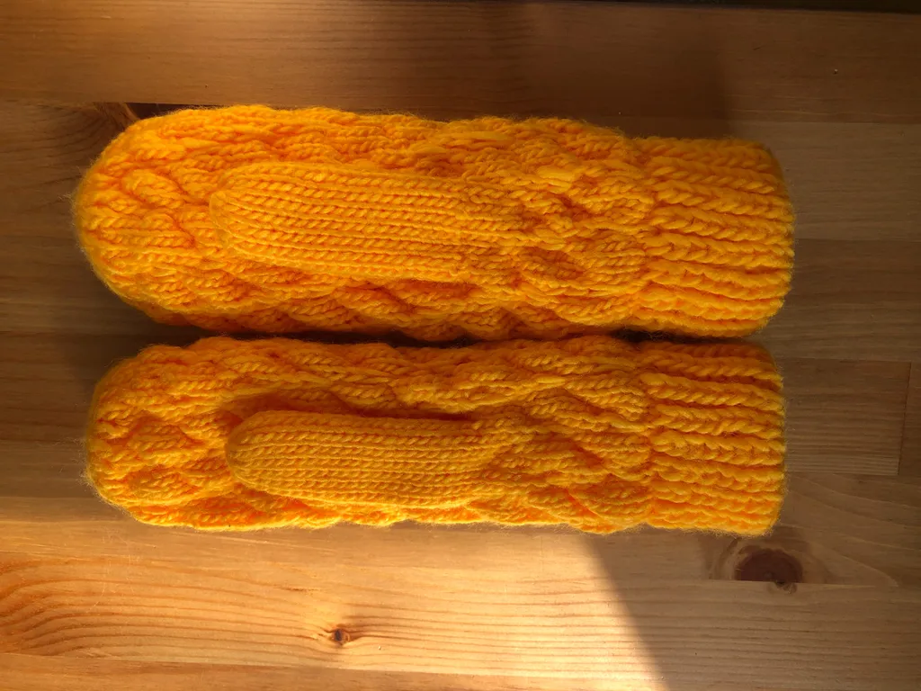 Yellow gloves  photo 1