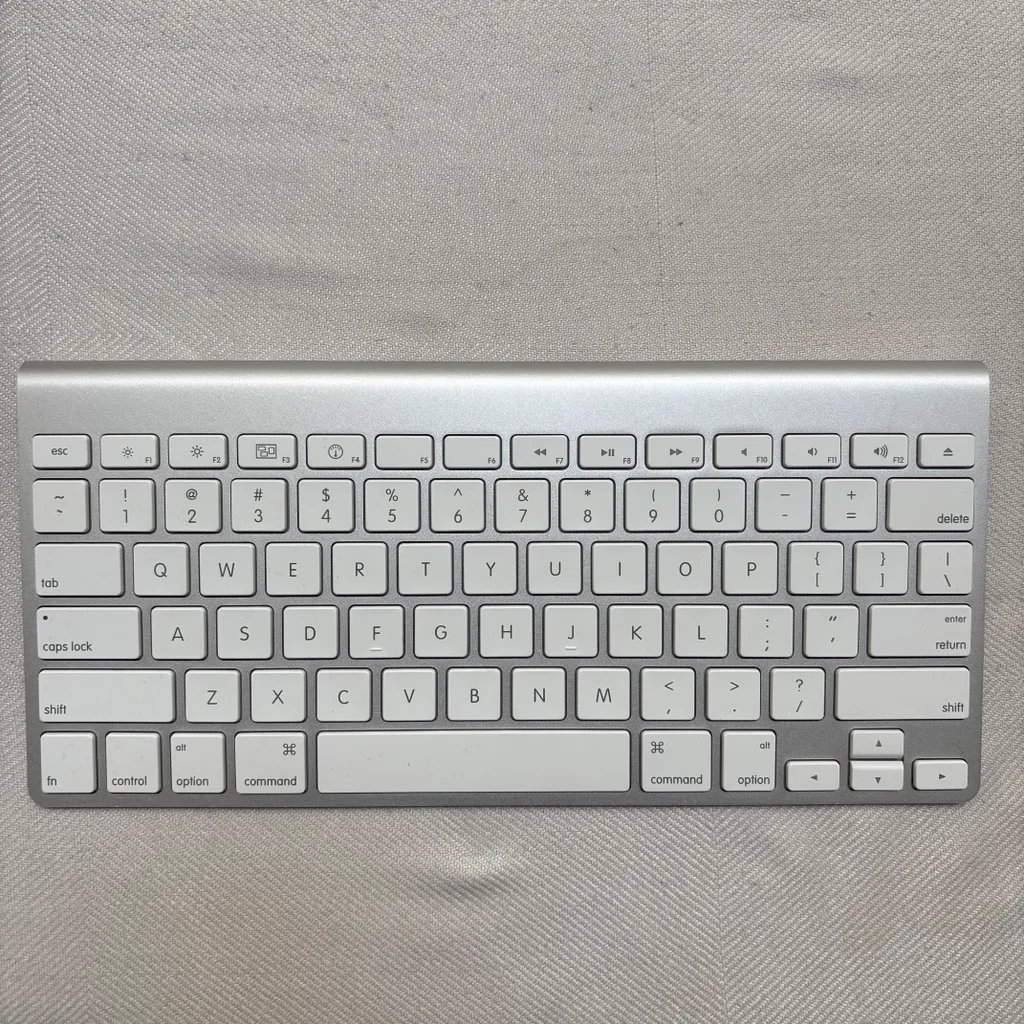 Apple magic kehyboard computer laptop tool photo 1