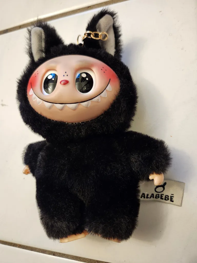 Labubu photo 1
