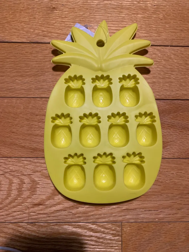 Pineapple mold ice cube tray photo 1