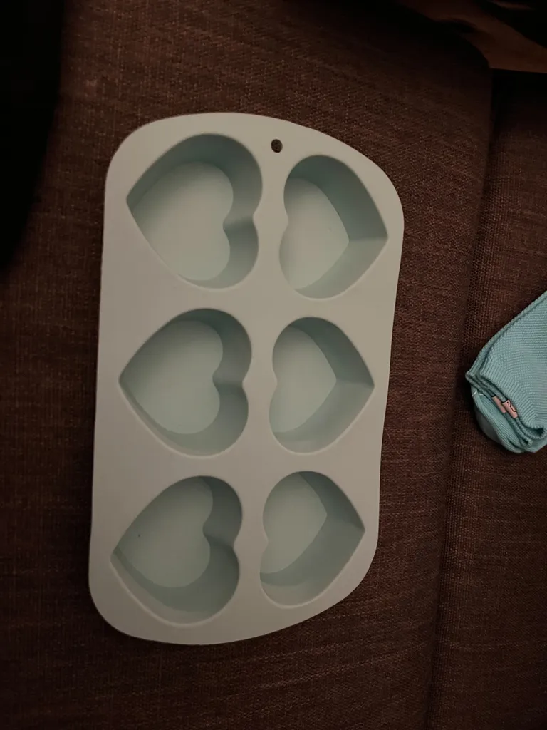 Heart shaped muffin pan photo 1