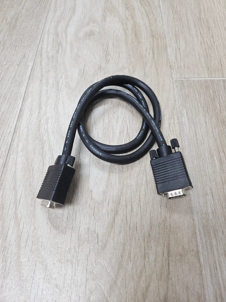 VGA cable photo 1