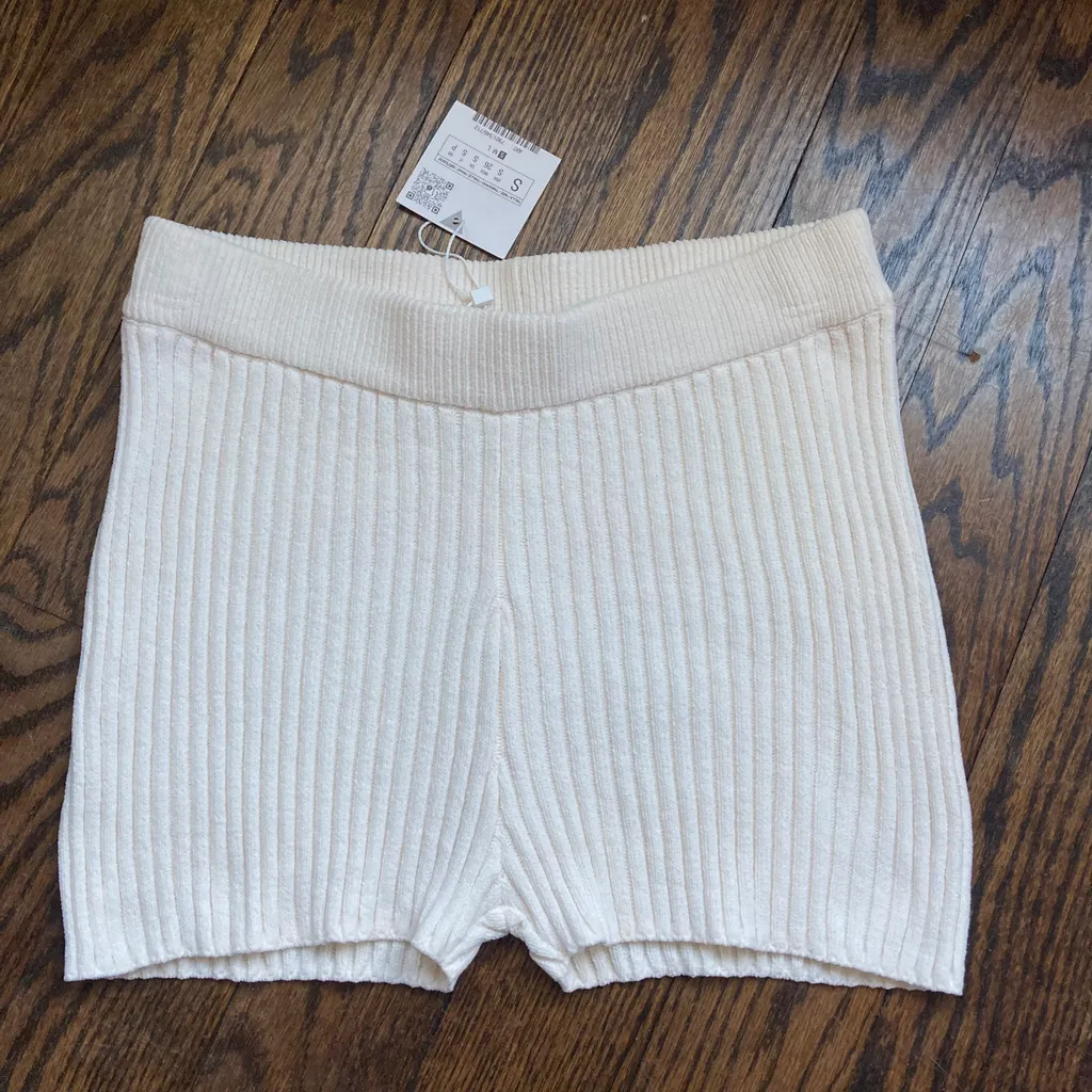Zara knIt shorts size small photo 1