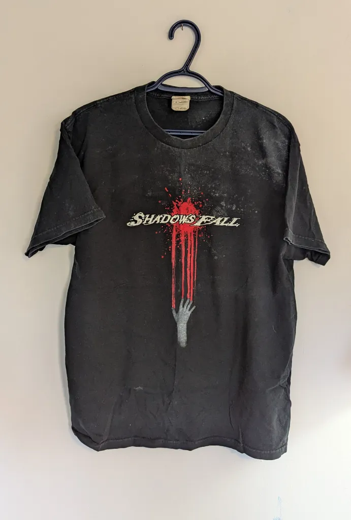 Shadows Fall T-shirt - Size Men's Large photo 1