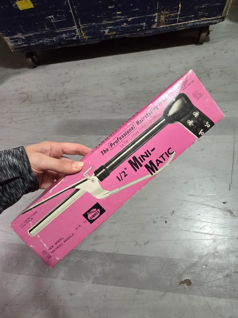 Vintage hair curler wand photo 1