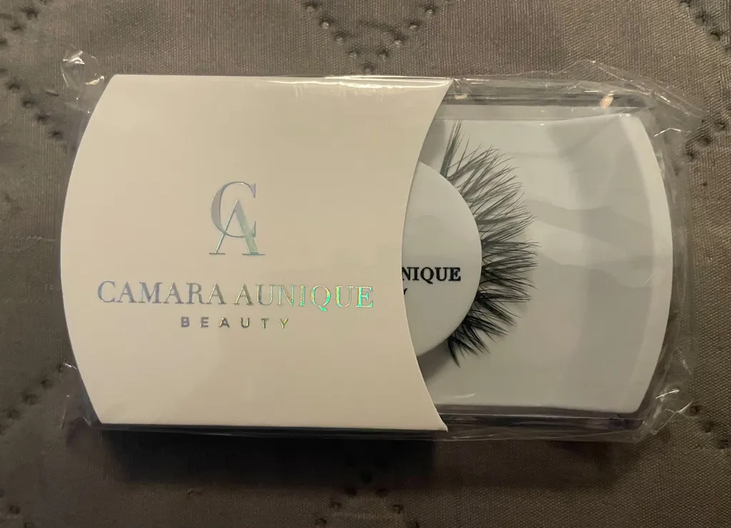BNIB Camara Aunique lashes  photo 1