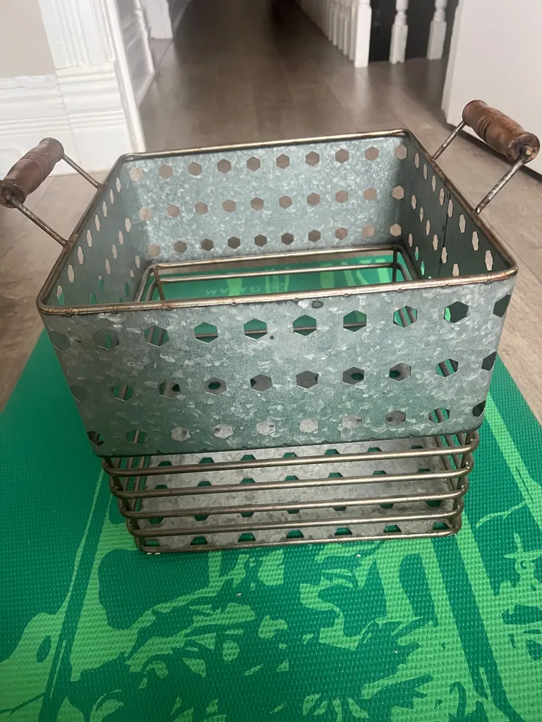 Rustic metal basket photo 1