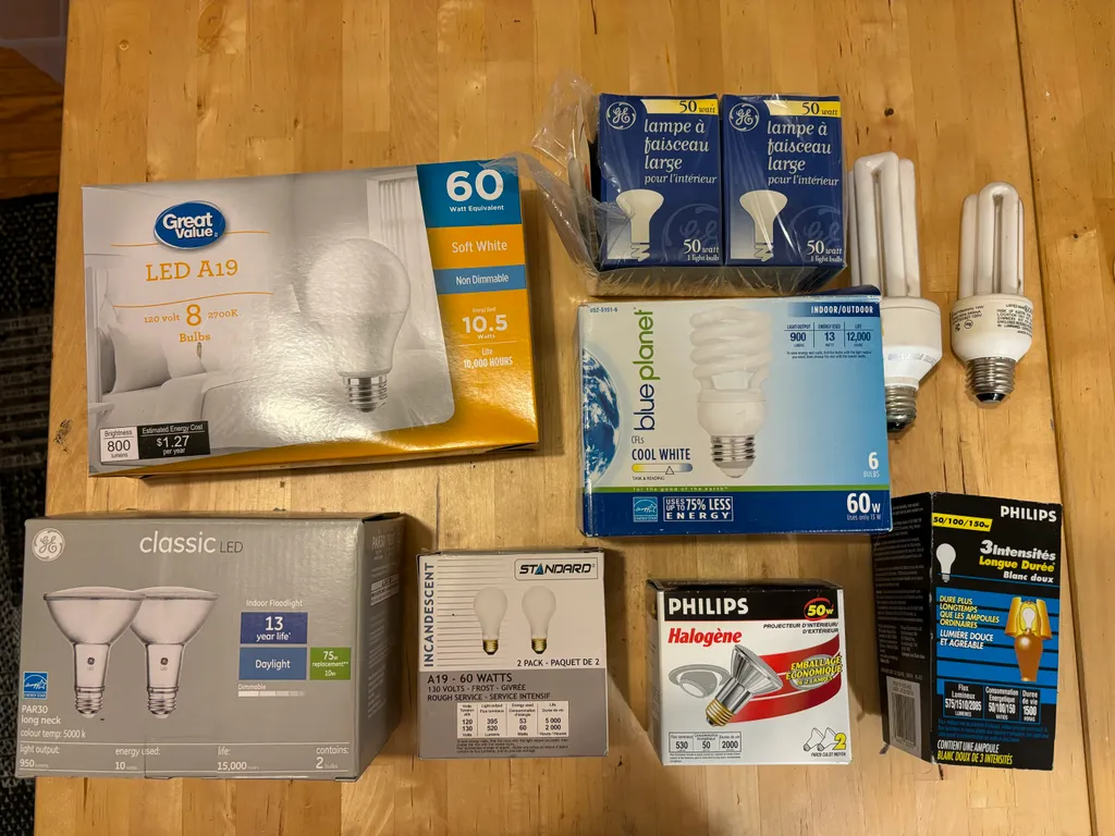 Assorted light bulbs  photo 1