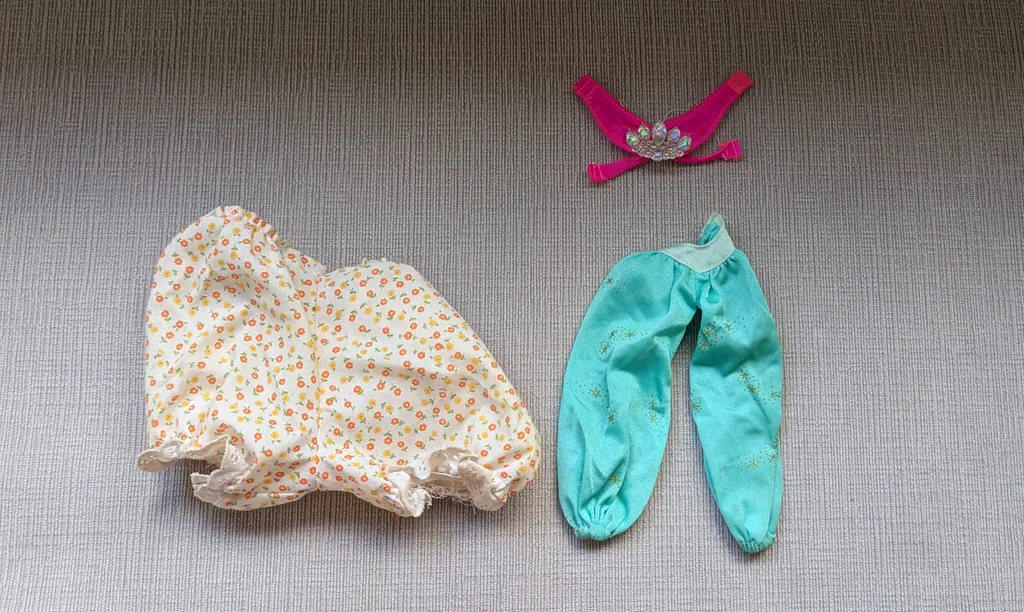 Doll Clothes: Floral Top, Teal Pants & Headband photo 1