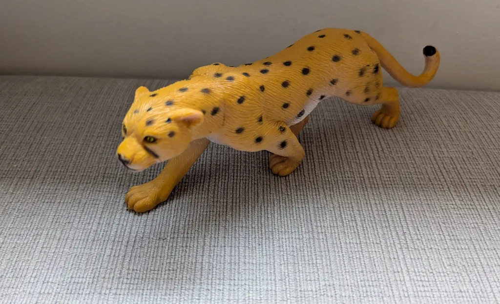 Cheetah Figurine photo 1
