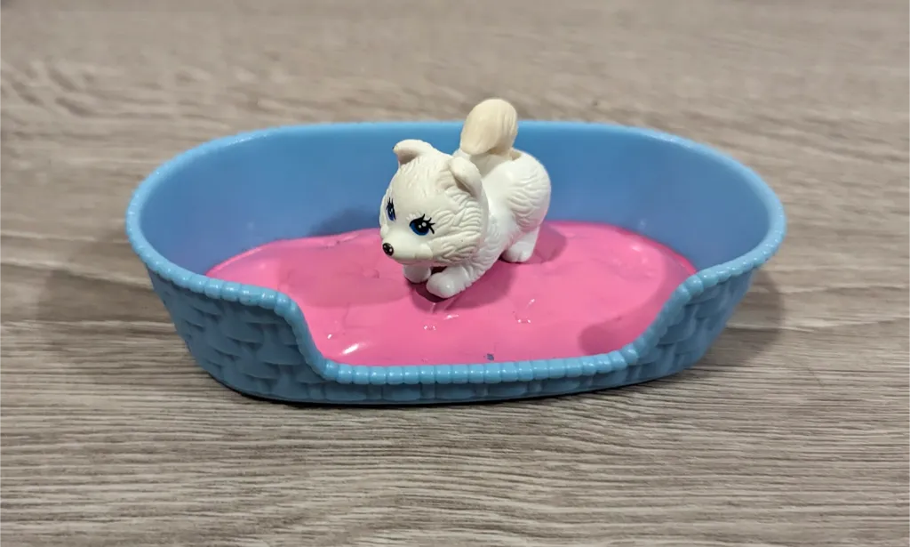 Littlest Pet Shop Dog Bed and Dog Toy photo 1