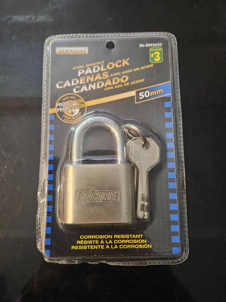 Padlock & key photo 1