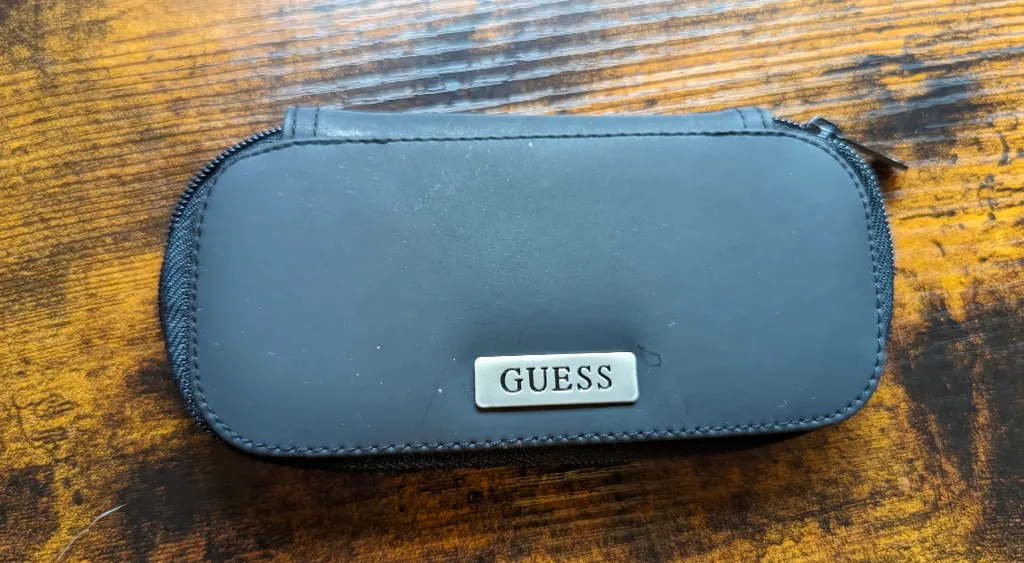 Guess Black Sunglasses Case photo 1
