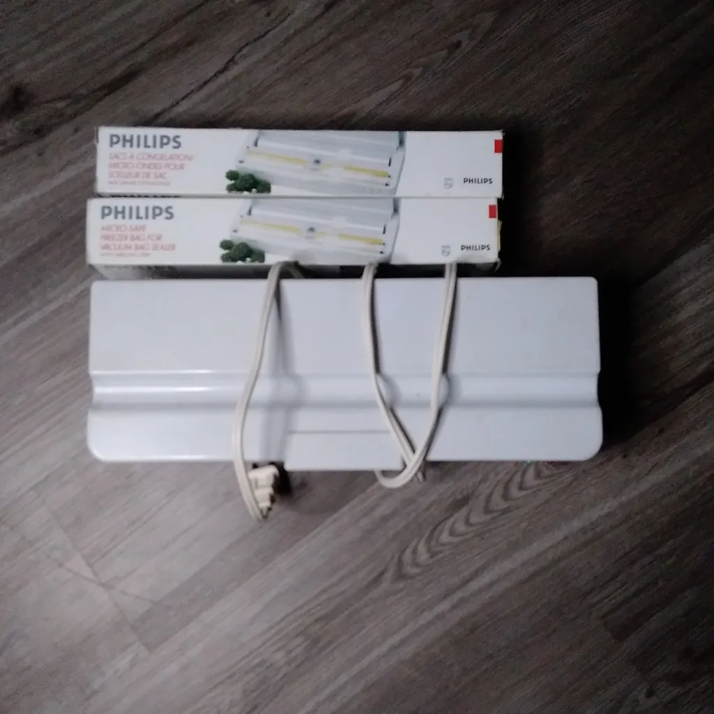 Freezer seal bag machine plus two boxes of bags photo 1