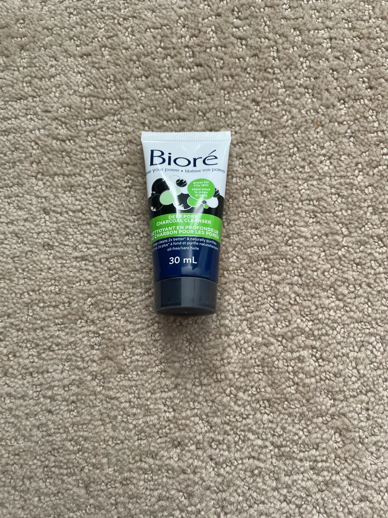 Biore charcoal cleanser  photo 1