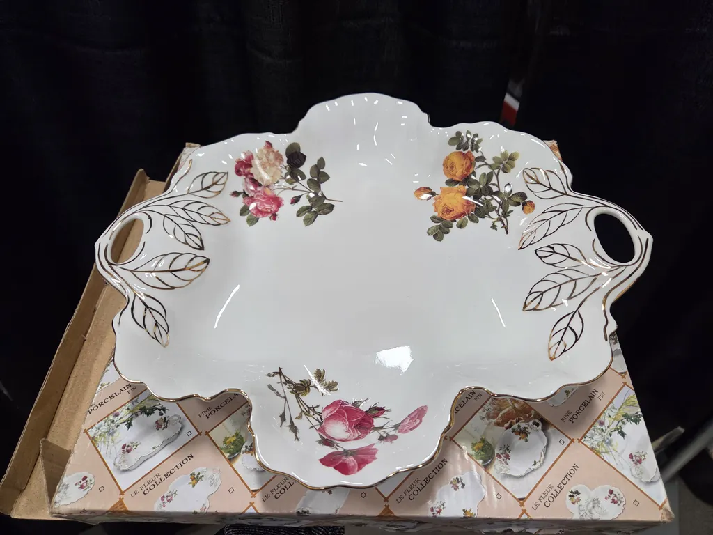 Boxed floral plate photo 1