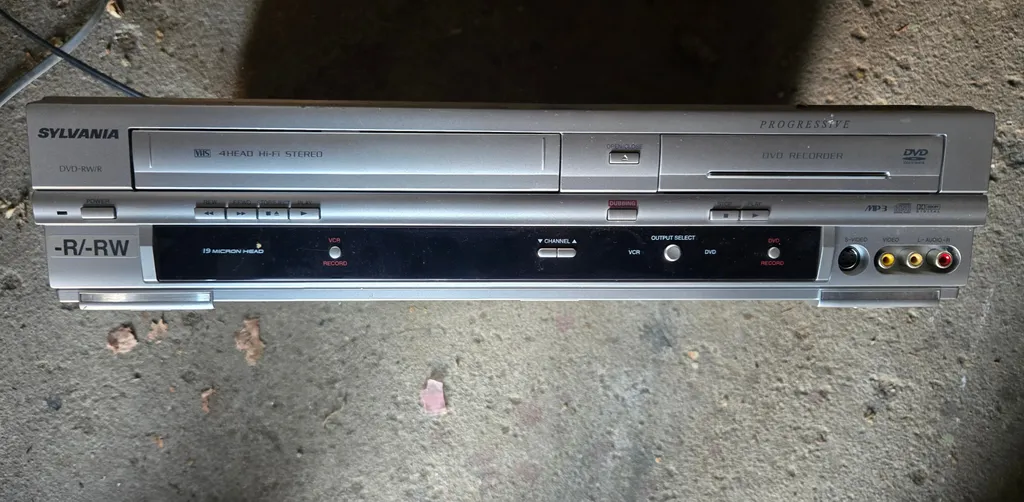 Sylvania VHS to DVD Recorder  photo 1