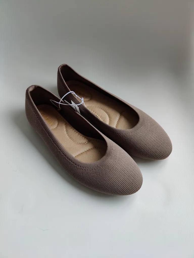 BNWT Flats size 6 photo 1