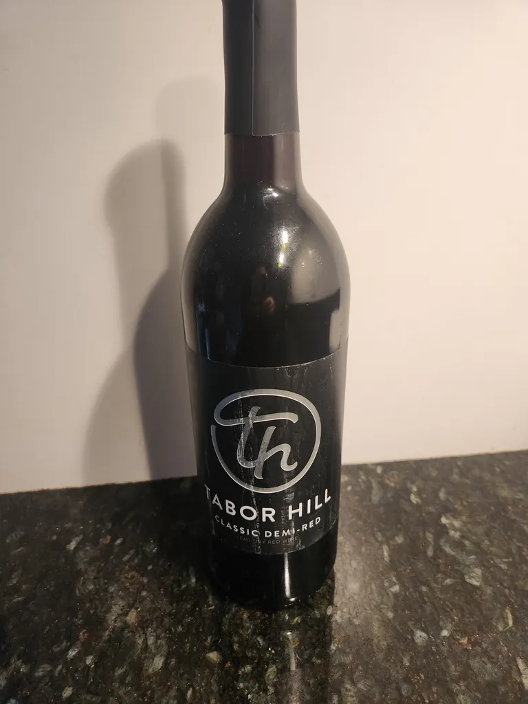 New USA/ Michigan red wine. photo 1