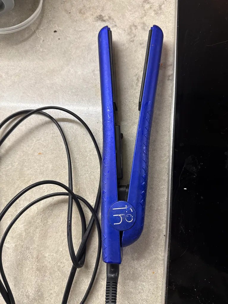 Hair straightener  photo 1