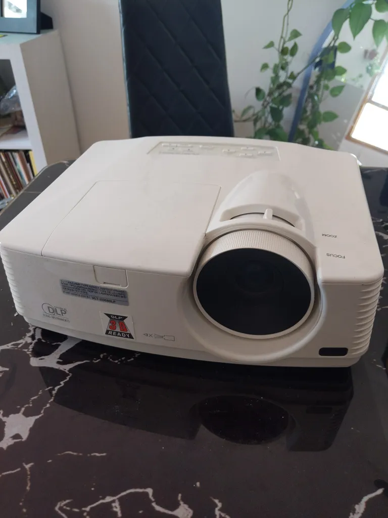 Dying high-end projector  photo 1