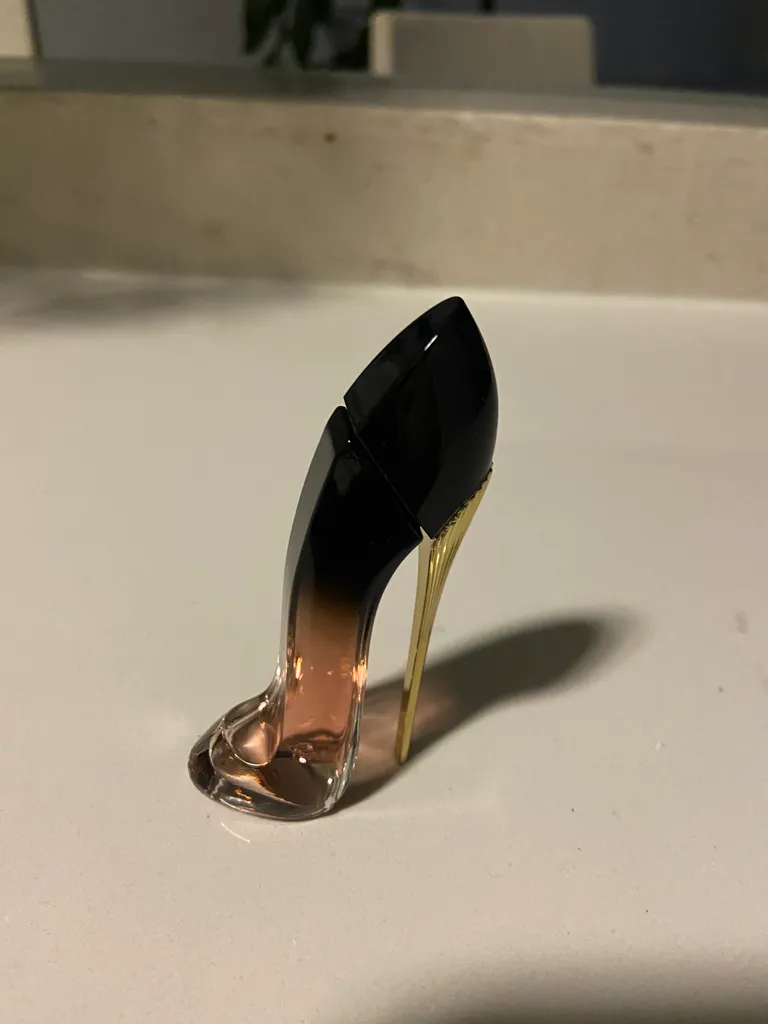 Caroline Herrera good girl perfume  photo 1