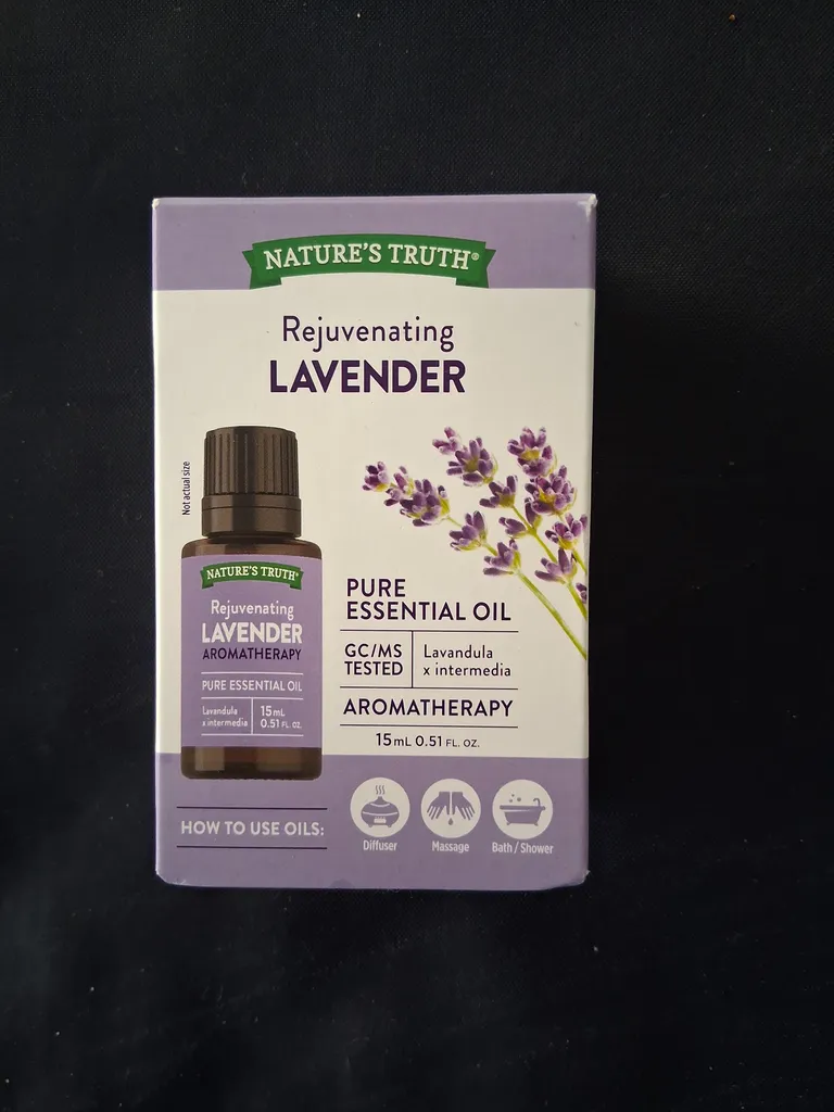 Lavender essential oil photo 1