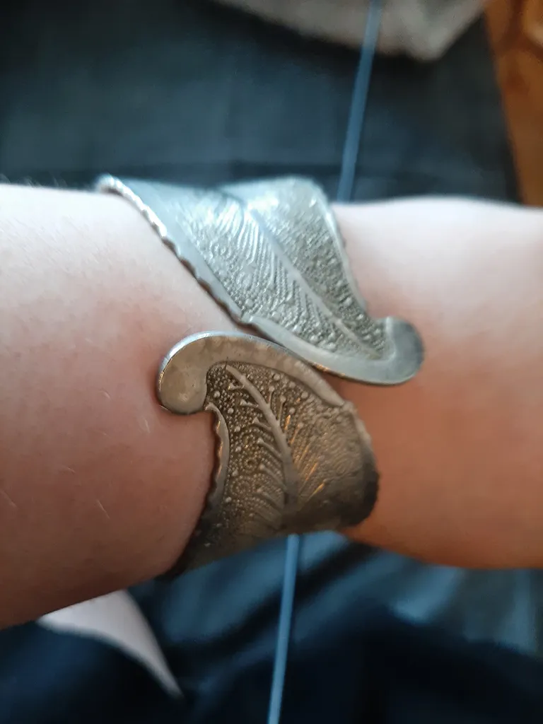 Leaf clasp bracelet photo 1