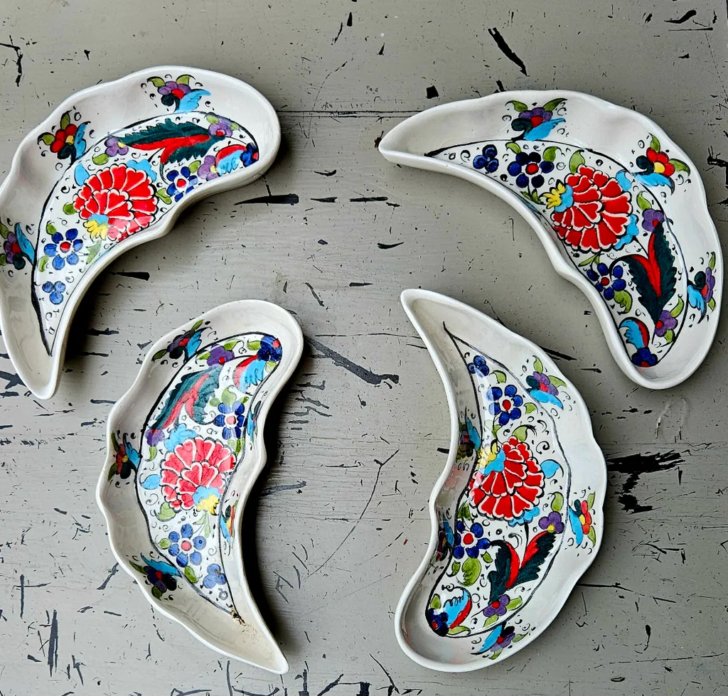 Set of Four Turkish Crescent-Shaped Nesting Sauce Trays photo 1