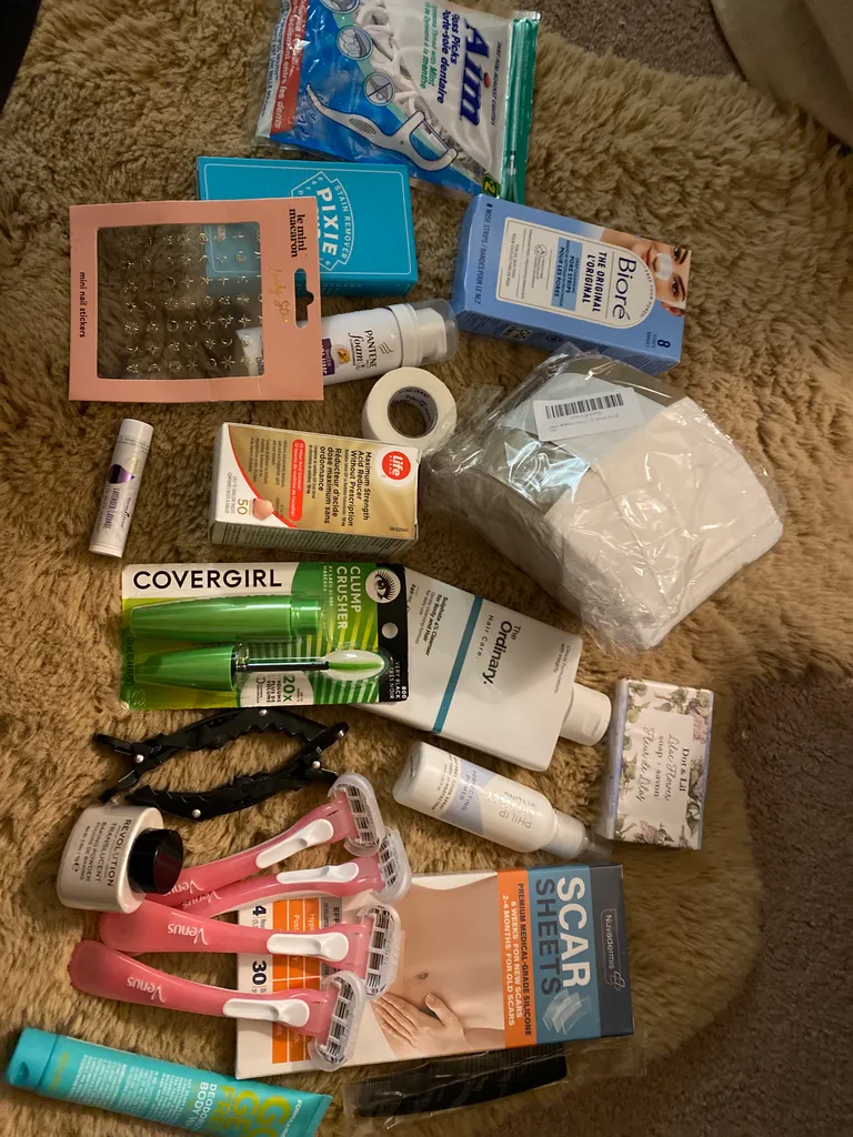 Beauty / Bathroom items Lot photo 1