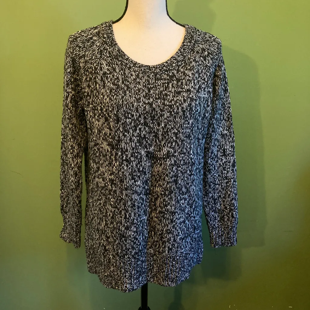 JOE FRESH MEDIUM SWEATER  photo 1