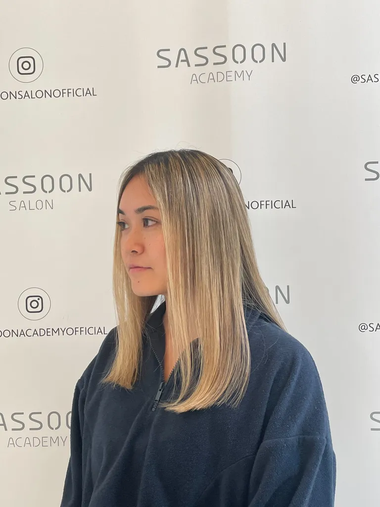 Seeking One-length Hair Model photo 1