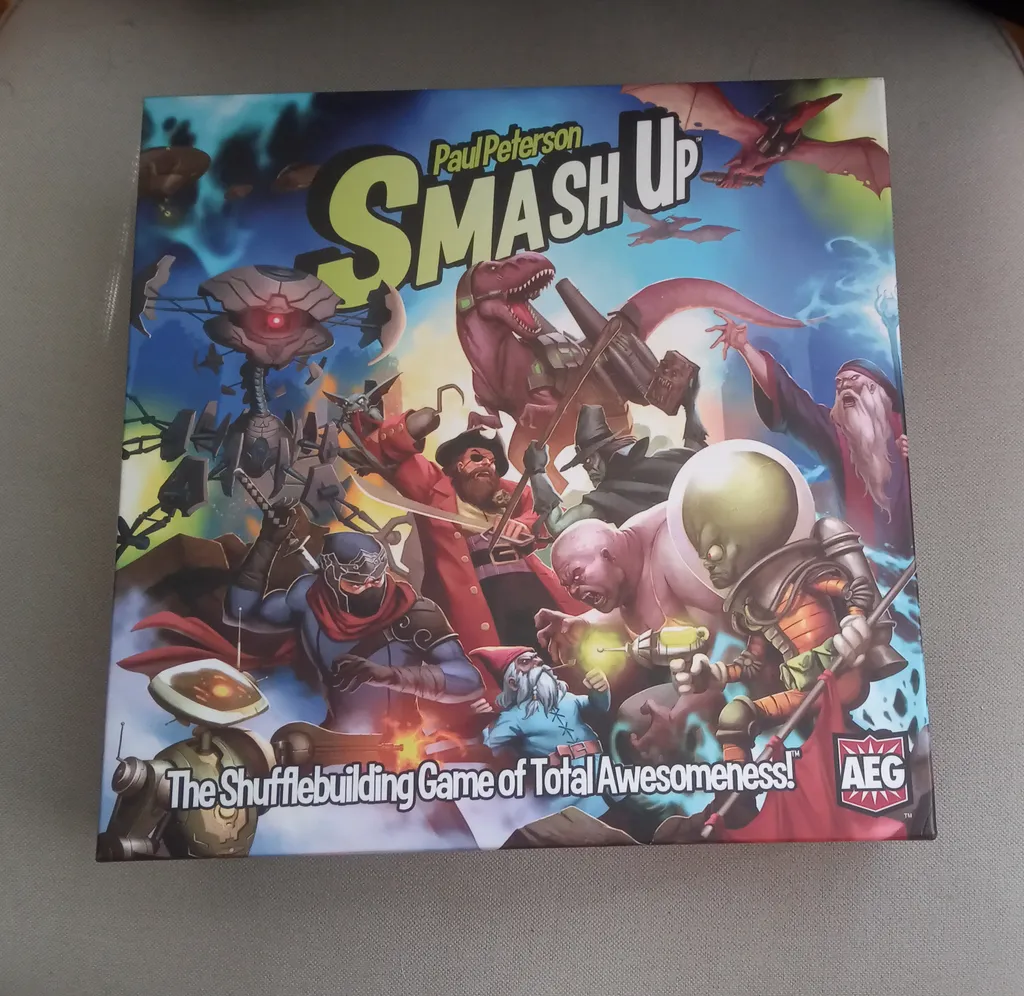 Smash Up boardgame photo 1