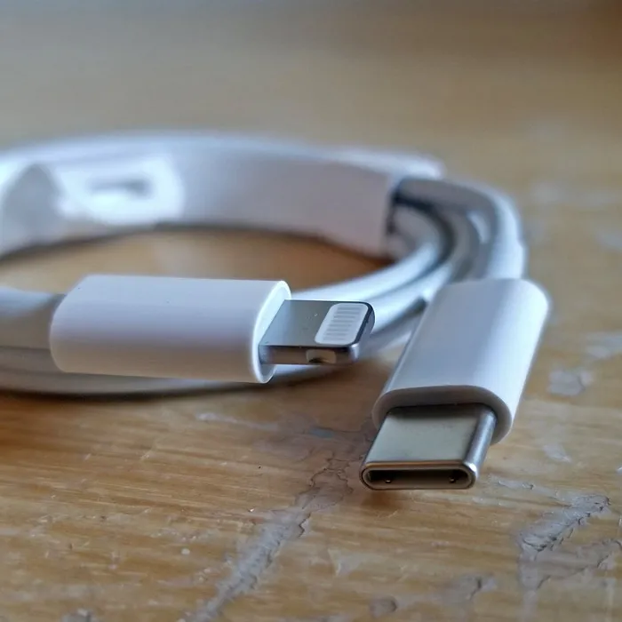 USB to Lightning cable photo 1