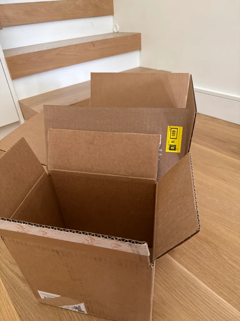 Free medium sized boxes  photo 1