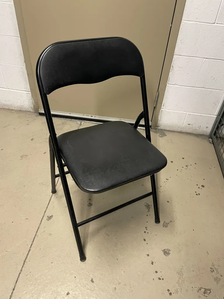 4x Black folding chairs photo 1