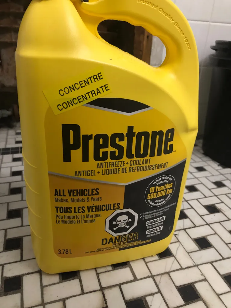 Car radiator fluid/coolant photo 1