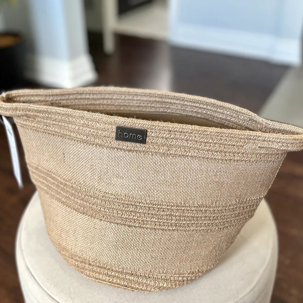 BNWT natural fibre basket photo 1