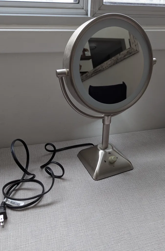 Light Up Vanity Mirror photo 1