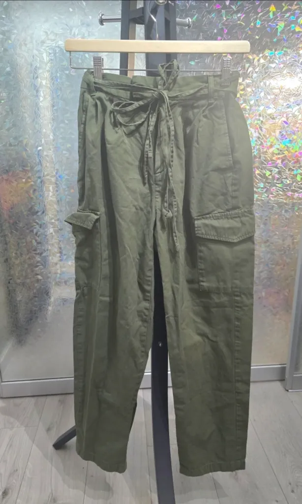 GAP Cargo Pants photo 1
