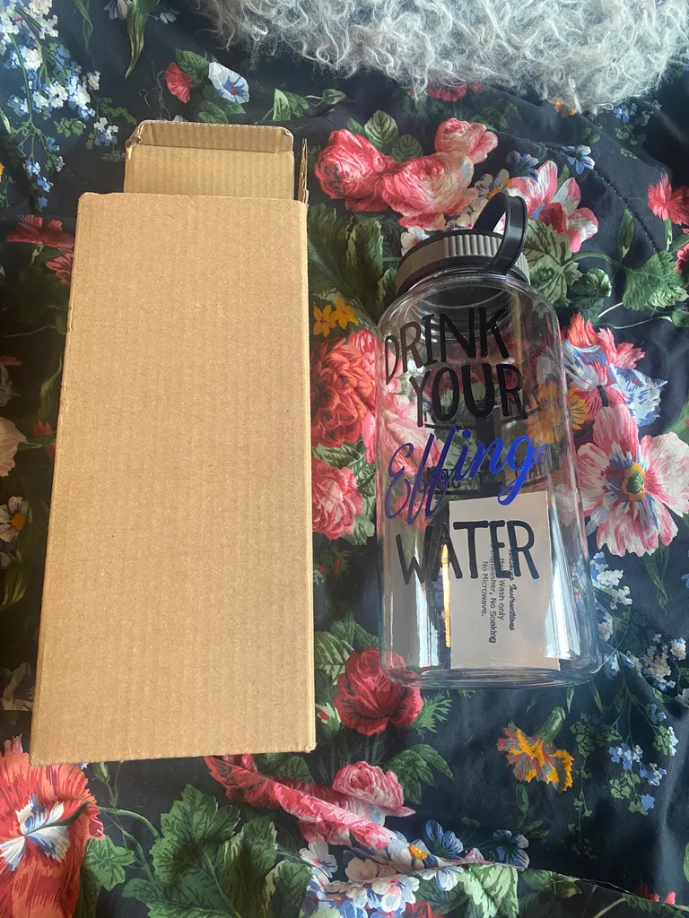 Water bottle new. Swear word * photo 1