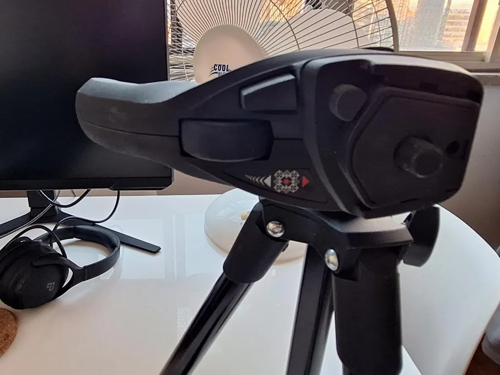 Tripod - only used twice! Looking for $25 gift card photo 1