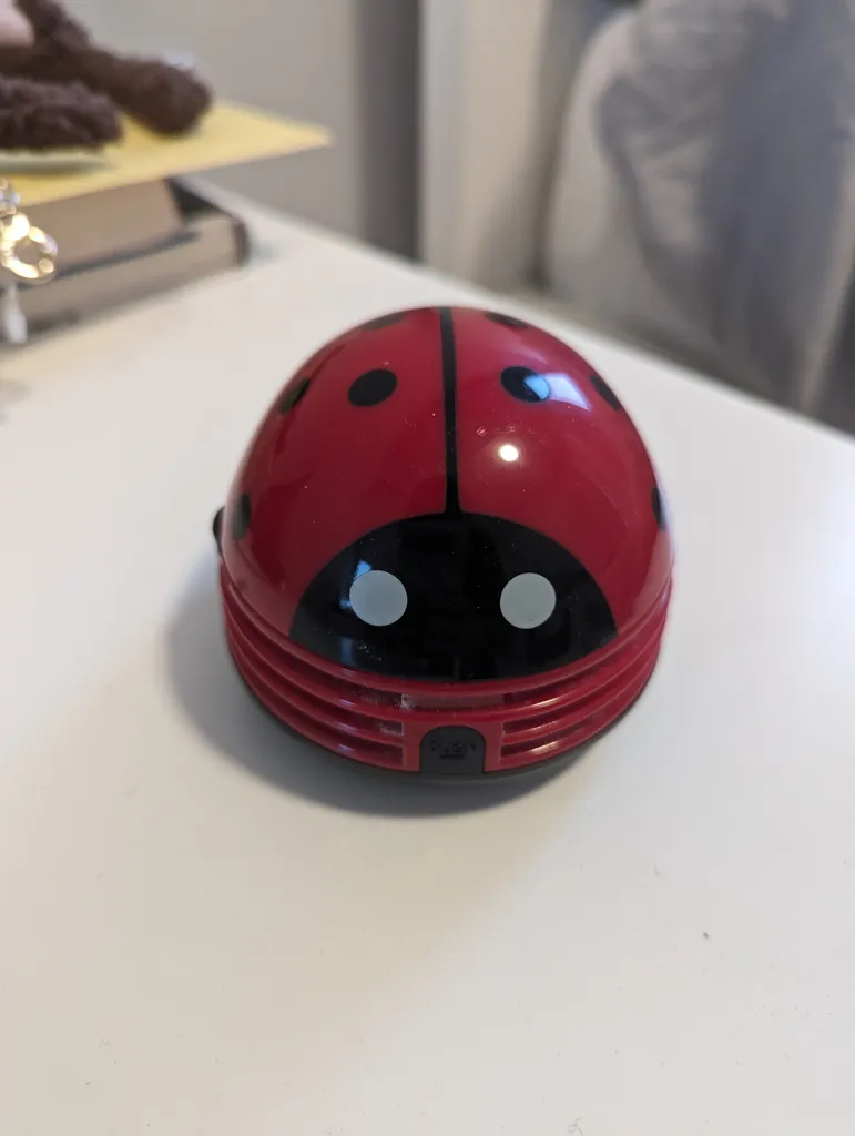 Amazon Desk Vaccuum photo 1